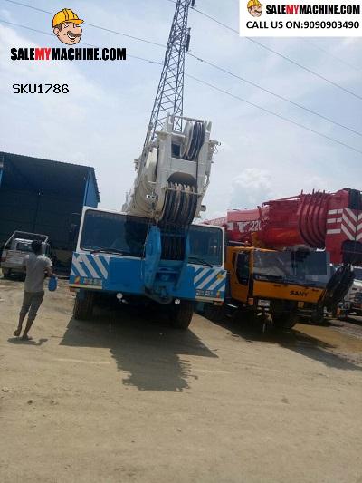 TYRE MOUNTED 180 TON CRANE